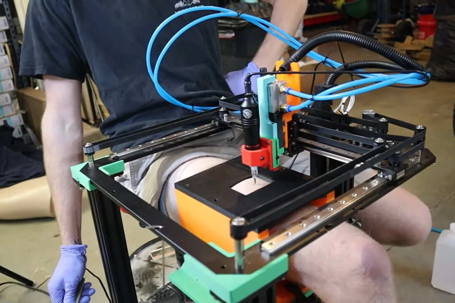 YouTuber realizează o mașină de tatuat automată dintr-un printer 3D