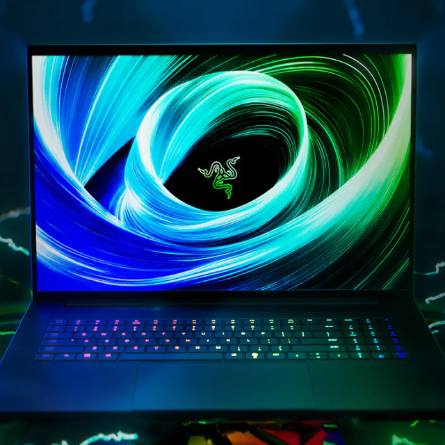 Razer lansează Blade 18 (2025) cu display dual și RTX 5090